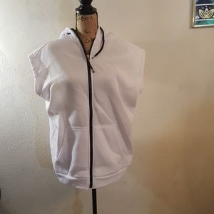 Mens NWT sleeveless hoodie.